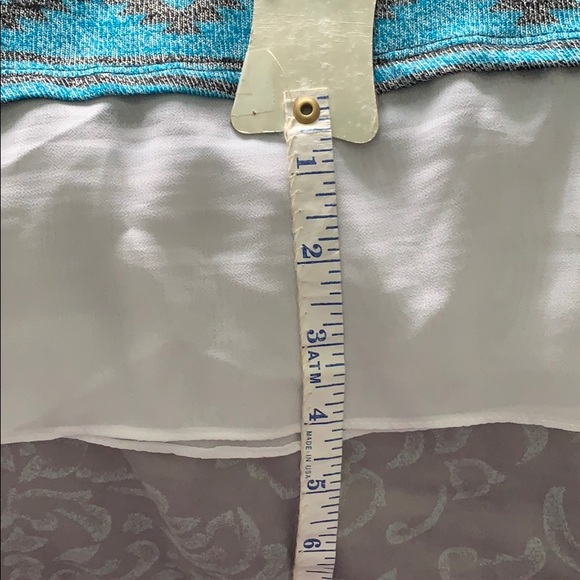 🔥3/$10 Isela blue and black XL light sweater - Picture 4 of 9